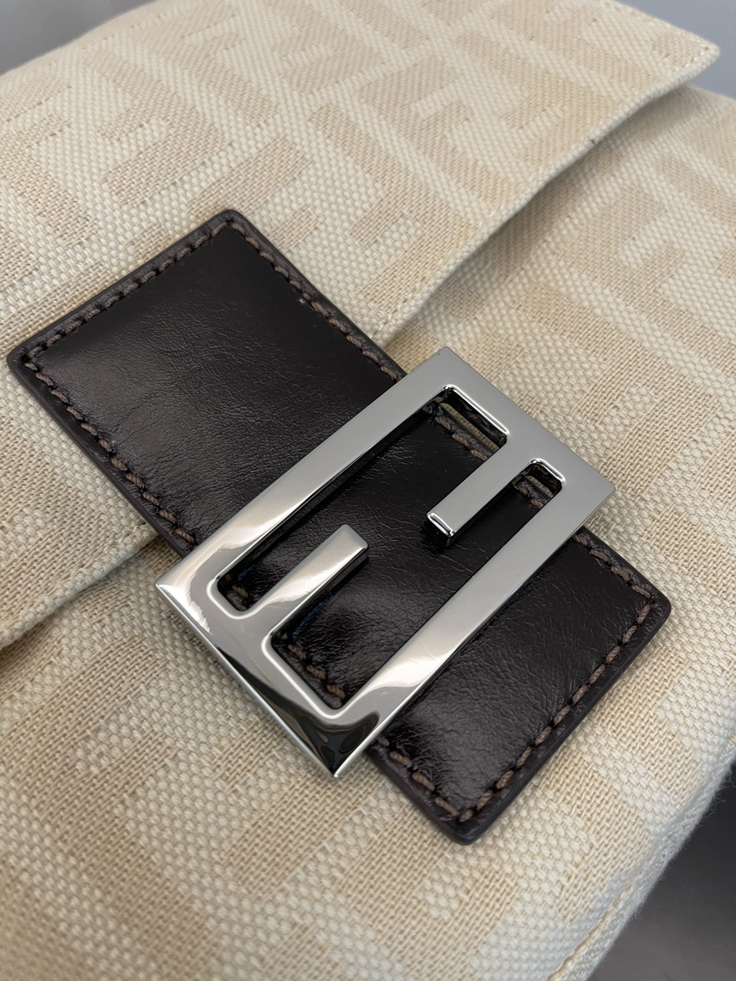 F**di large baguette bag-29x21x12cm