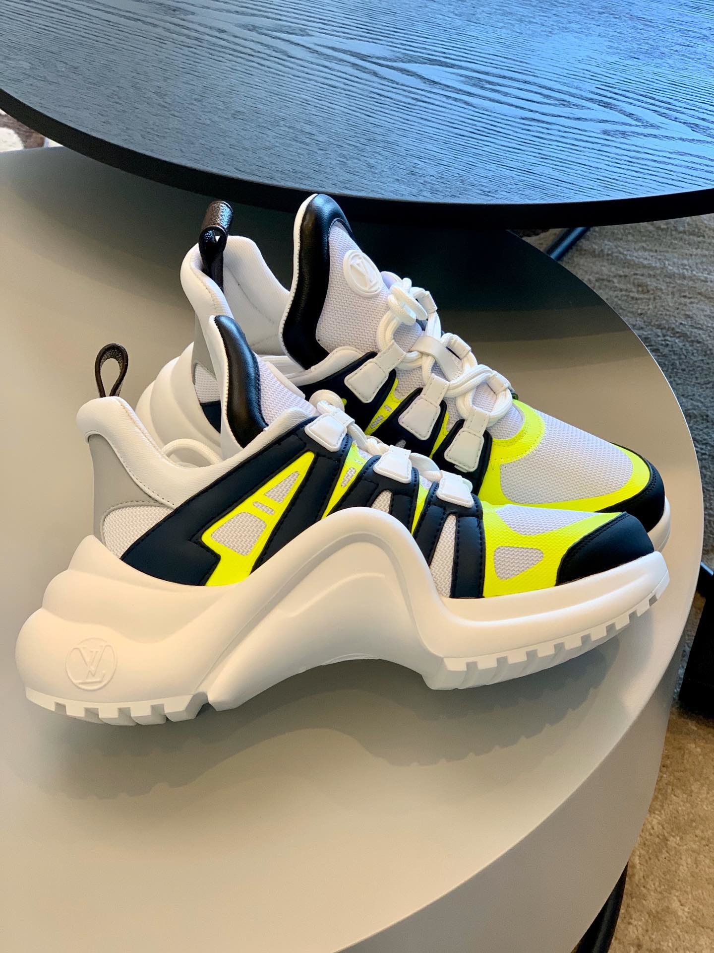 l0*is V*t0n archlight sneaker