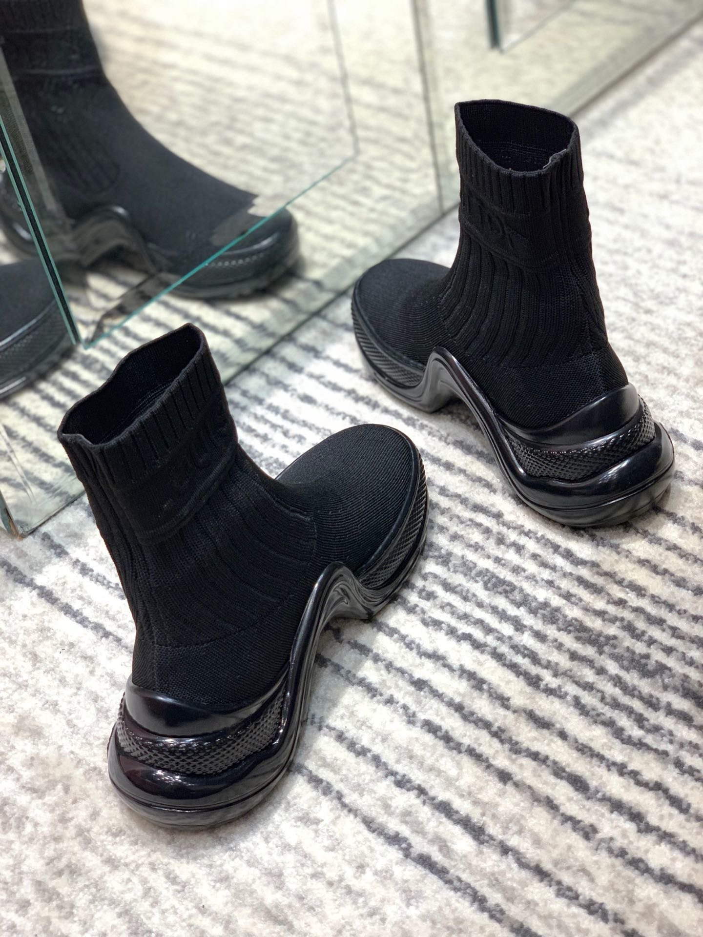 l0*is V*t0n archlight sock sneaker