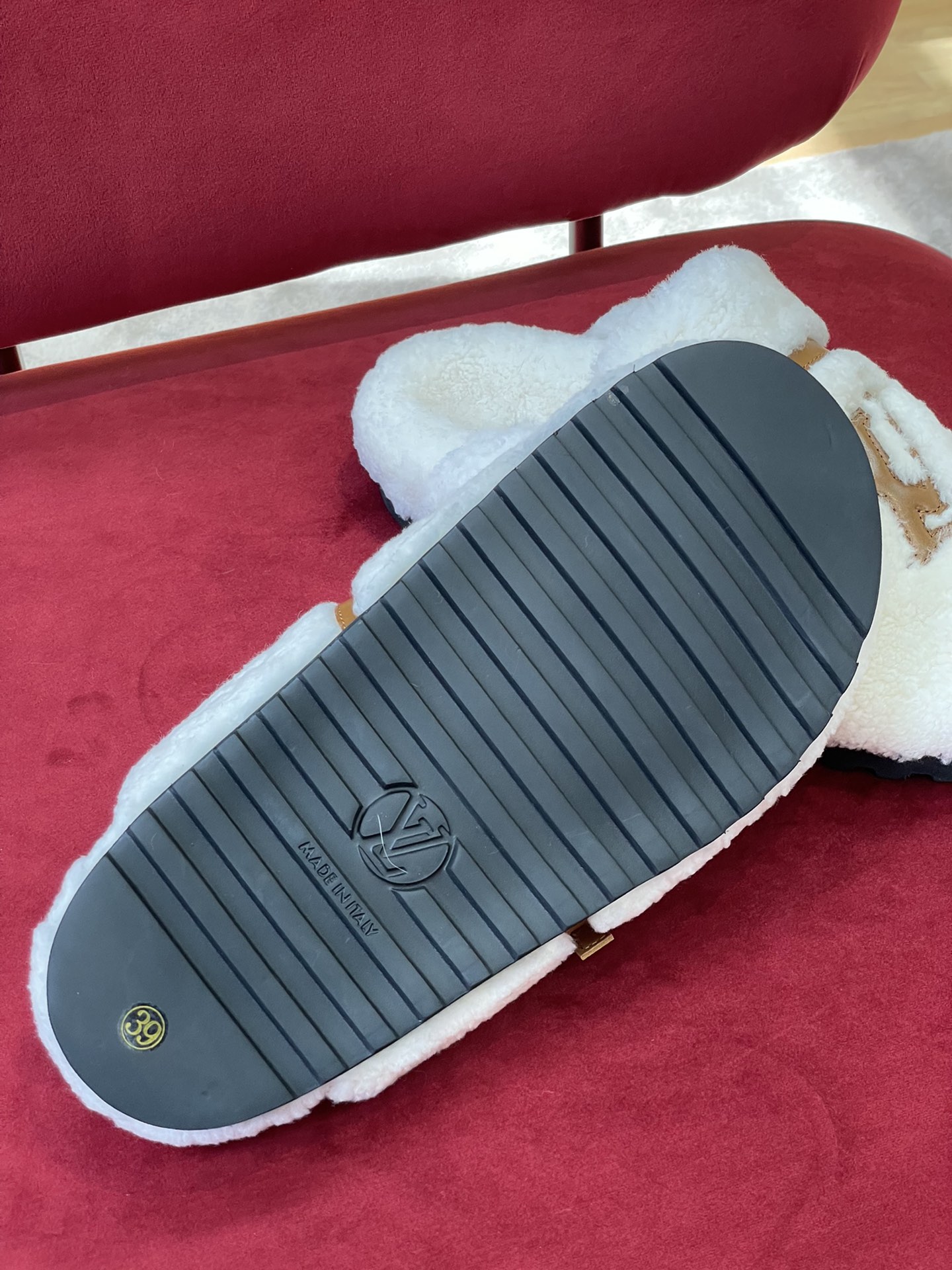 l0*is V*t0n winter break comfert sandals