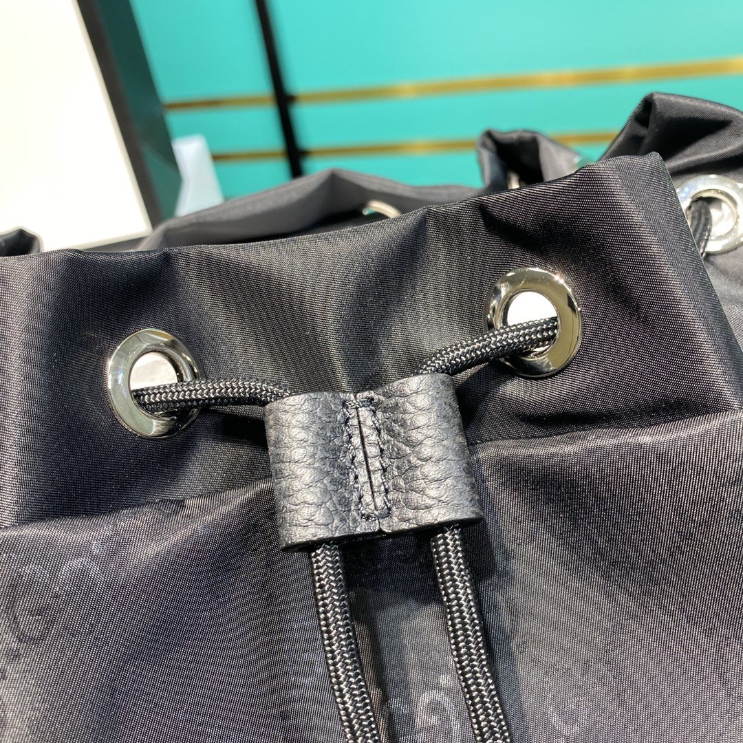 G*u*i backpacks-25*38*17cm