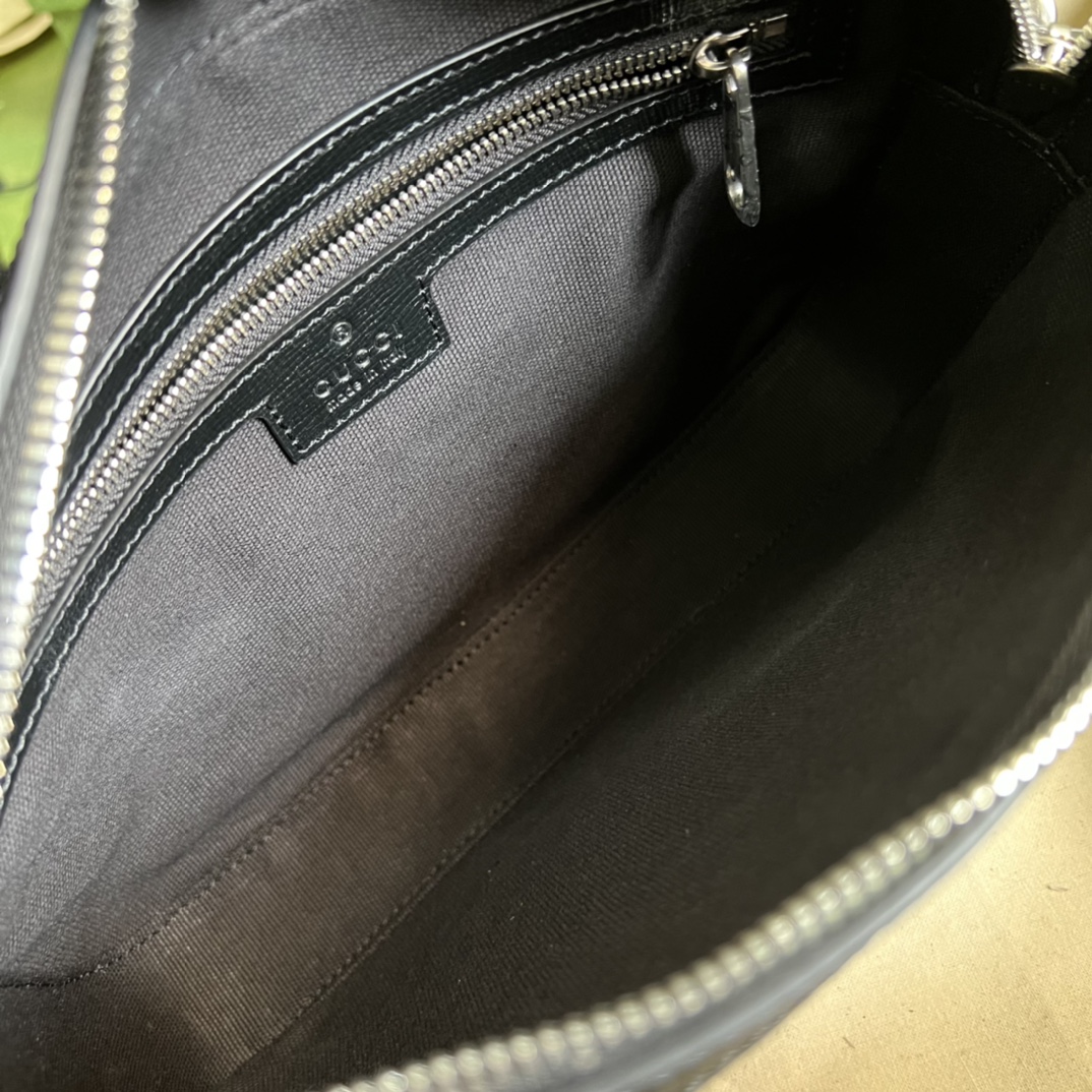 g*u*i vintage gg S*p*e-24.5x 16x 4.5cm