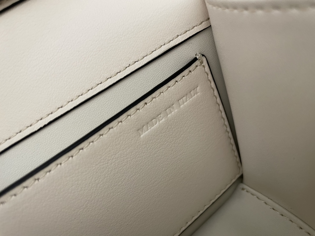 Va1e*ntin0 handbags-20*15*7cm