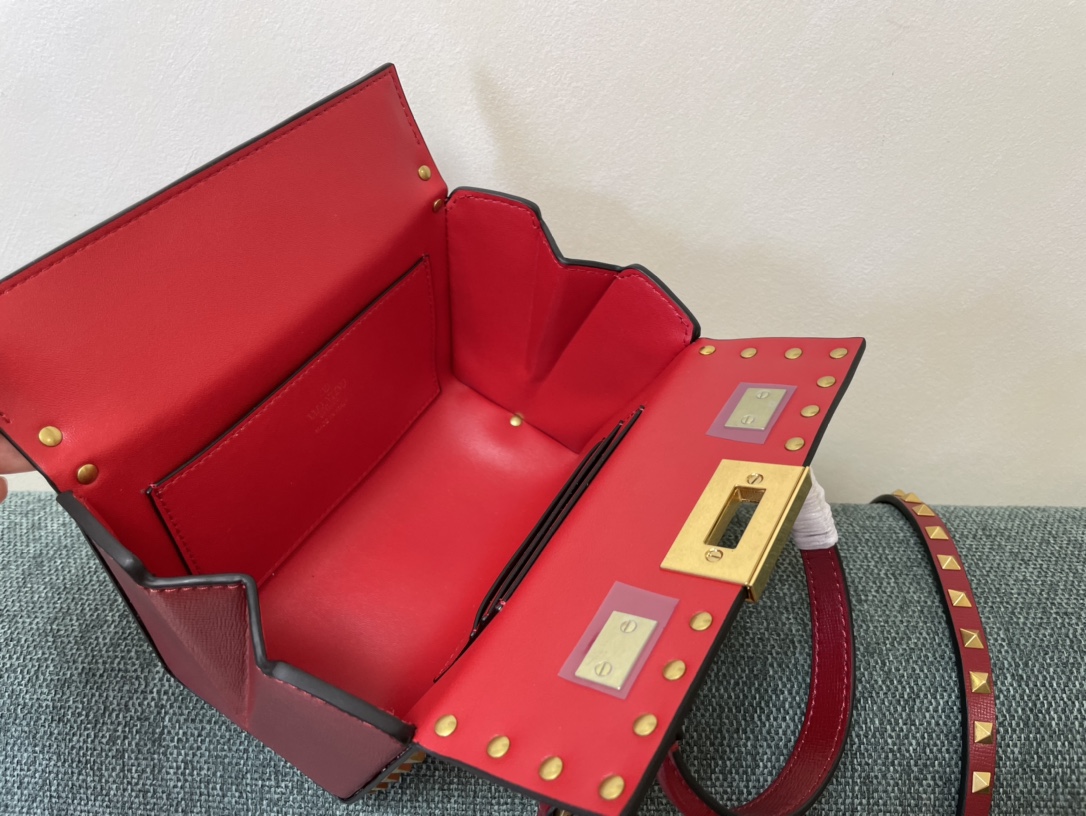 Va1e*ntin0 garavani rockstud alcove-19*12*8cm