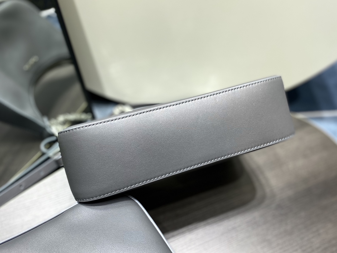 G1uenchy moon cut hobo-25x7x12cm