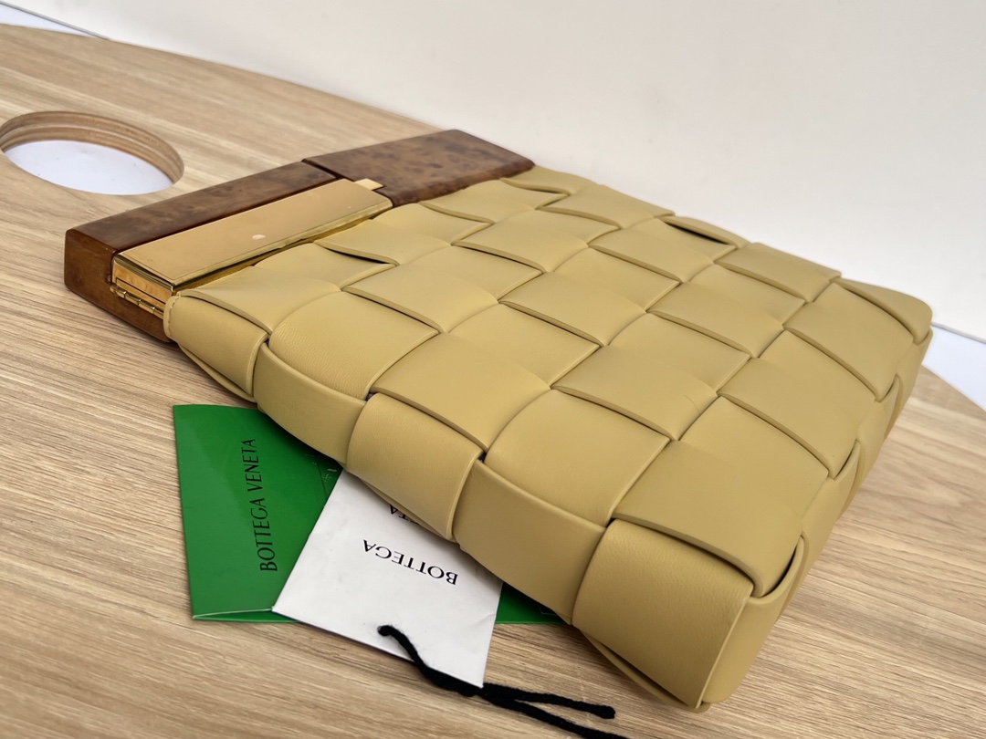 Bo*te*ga nappa pouch-28*26*5cm