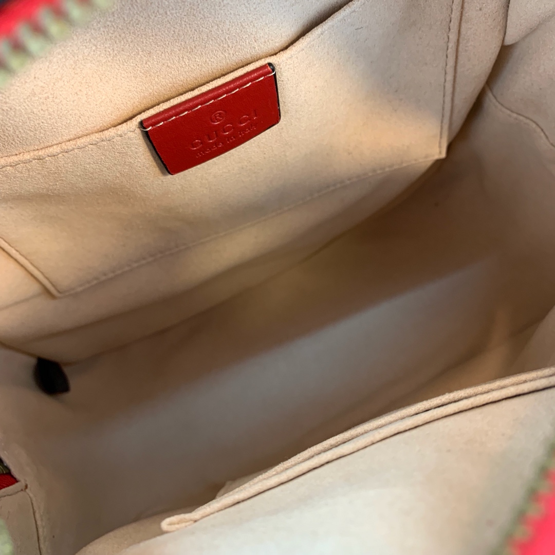 G*u*i backpack-22.5x26x11cm