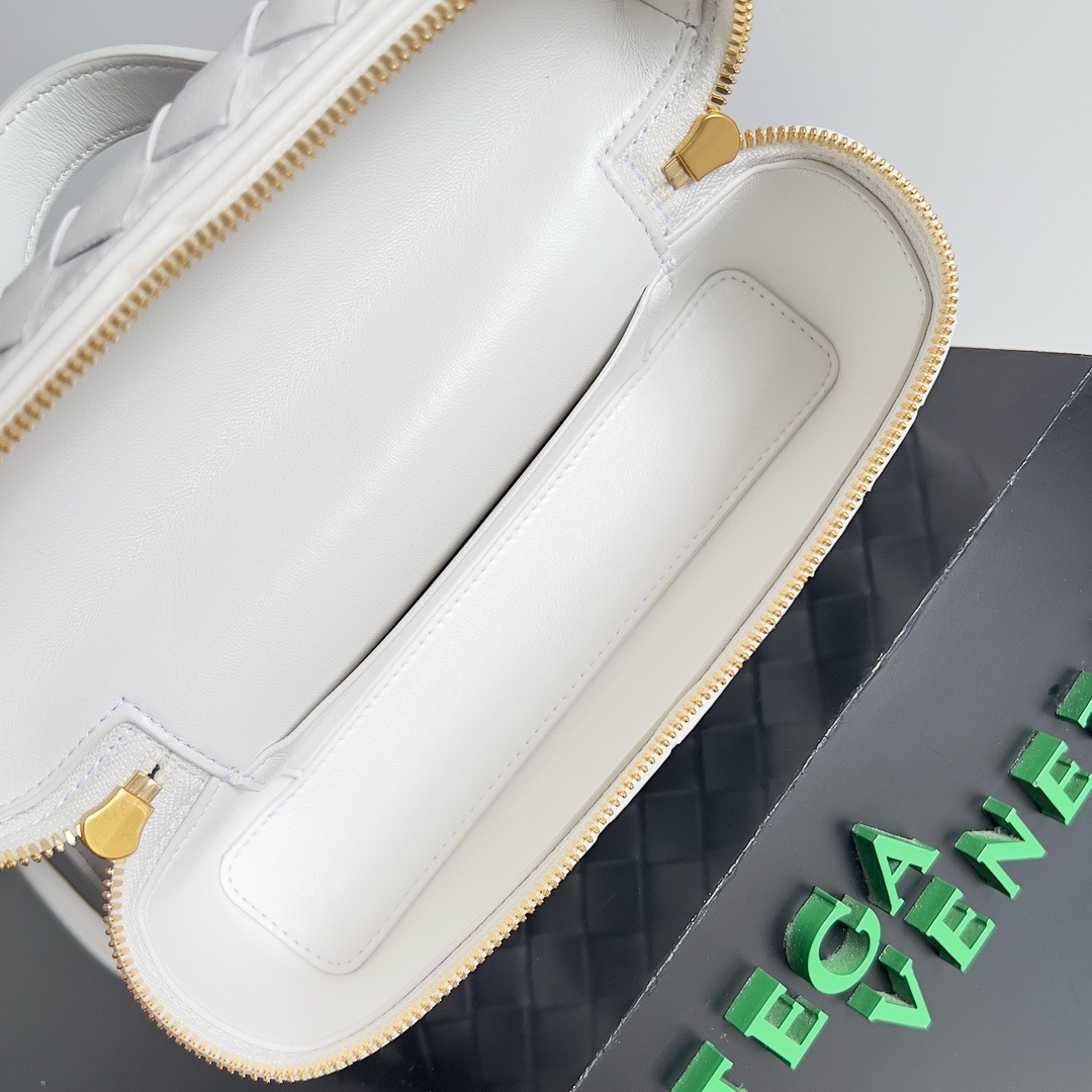 bo*te*ga Ve*ne*ta vanity case bag-22x12.5x5cm