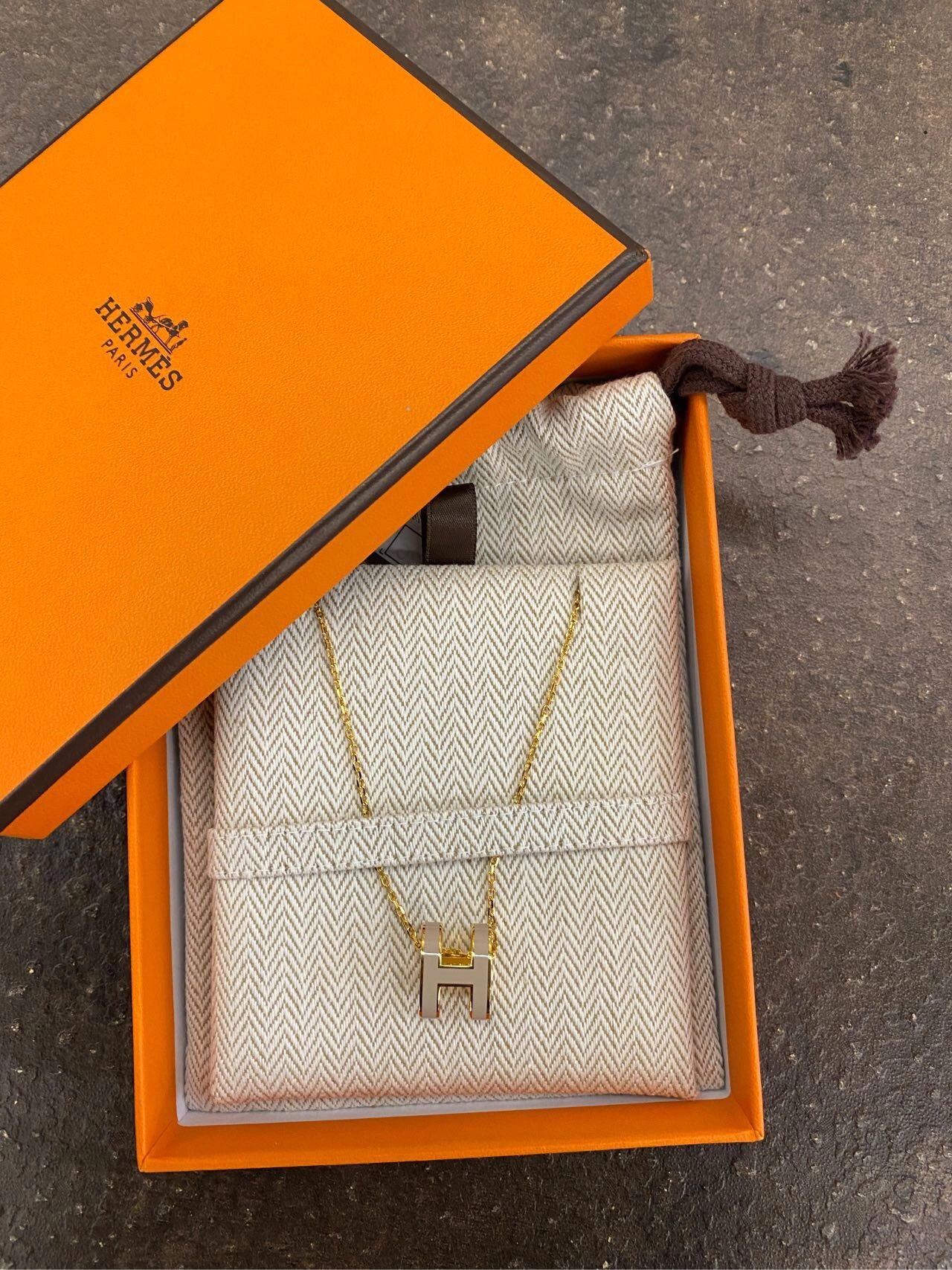 H**mes pop h necklace