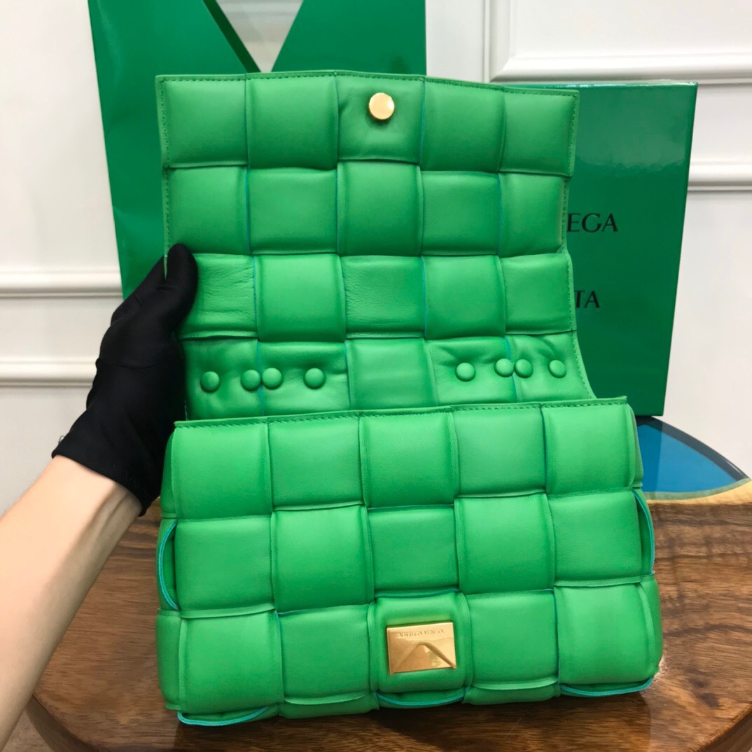 b0tt*ga Ven*ta padded cassette bag-26*18*8cm