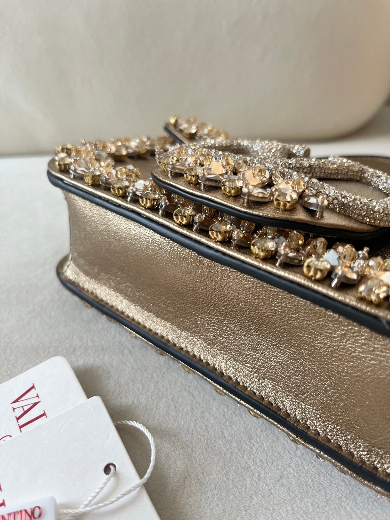 Va1e*ntin0 garavani mini loco-19*10.5*5cm