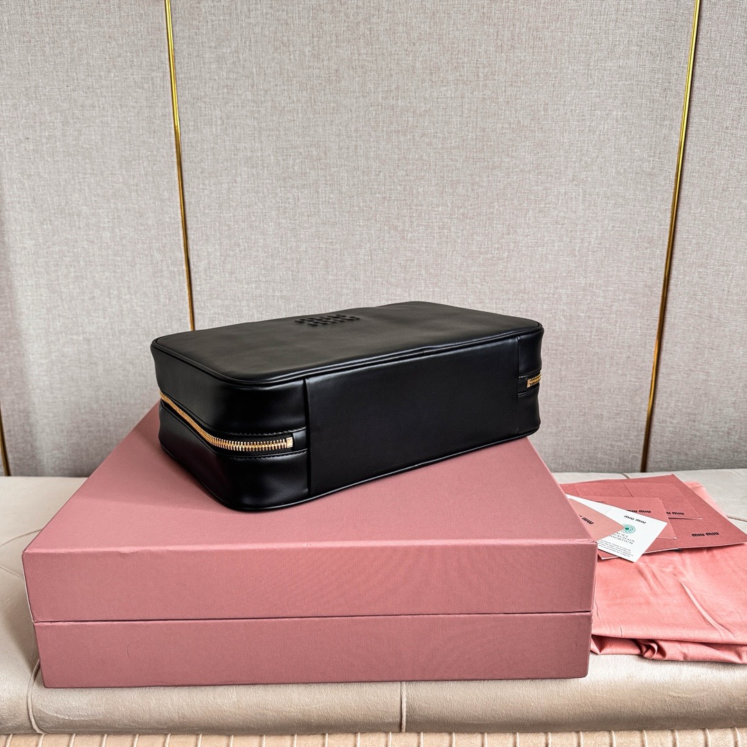 M*um*u leather top handbag-34x23x12cm