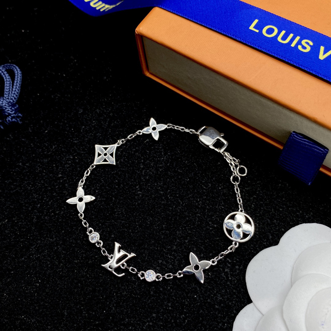 l0vis Vvtt0n bracelet