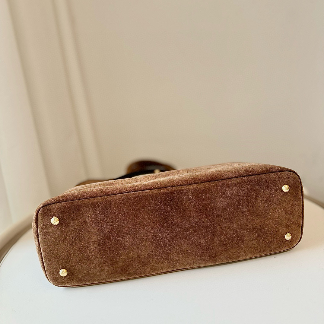 M1um1u aventure nappa tote-31x40x13cm