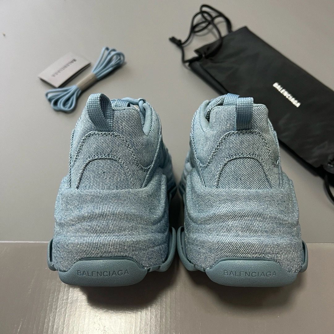 Ba*len*cia*ga triple s