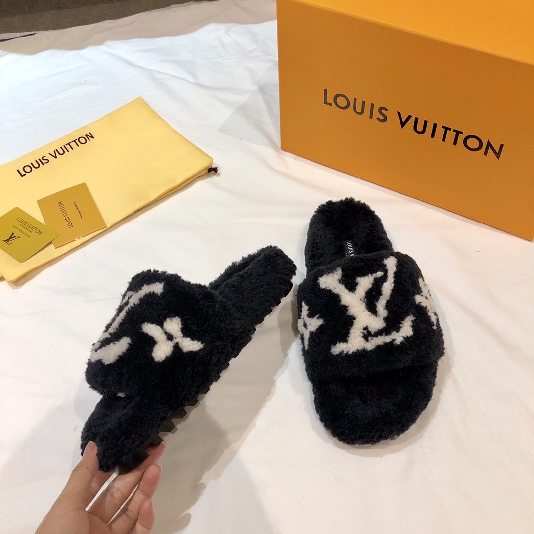 l0*is V*t0n wool slippers