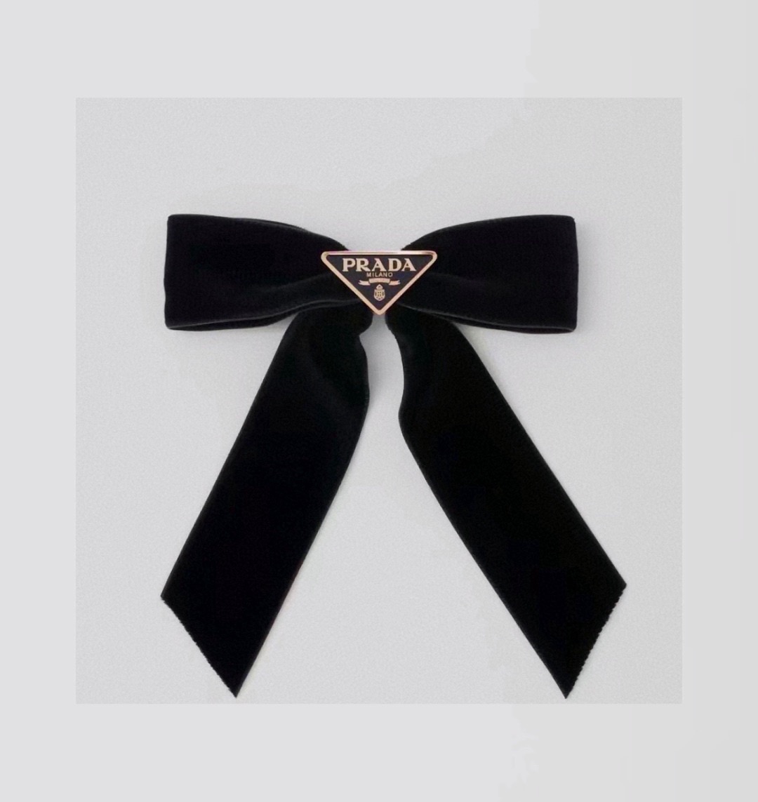 Pra*a triangle-logo bow velvet hair clip | black