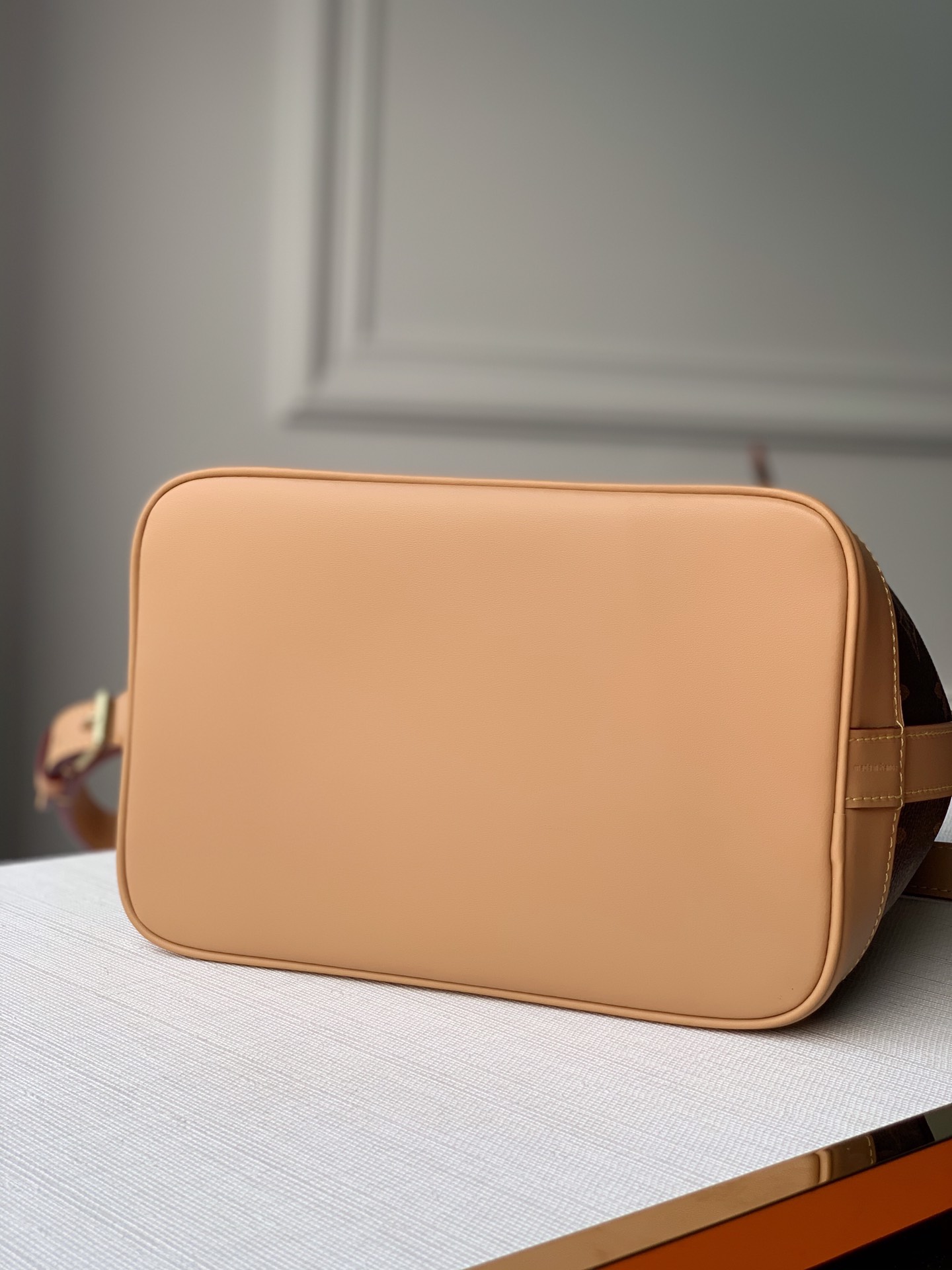 l0*is V*t0n néonoé bucket bag -24 x 22 x 15cm