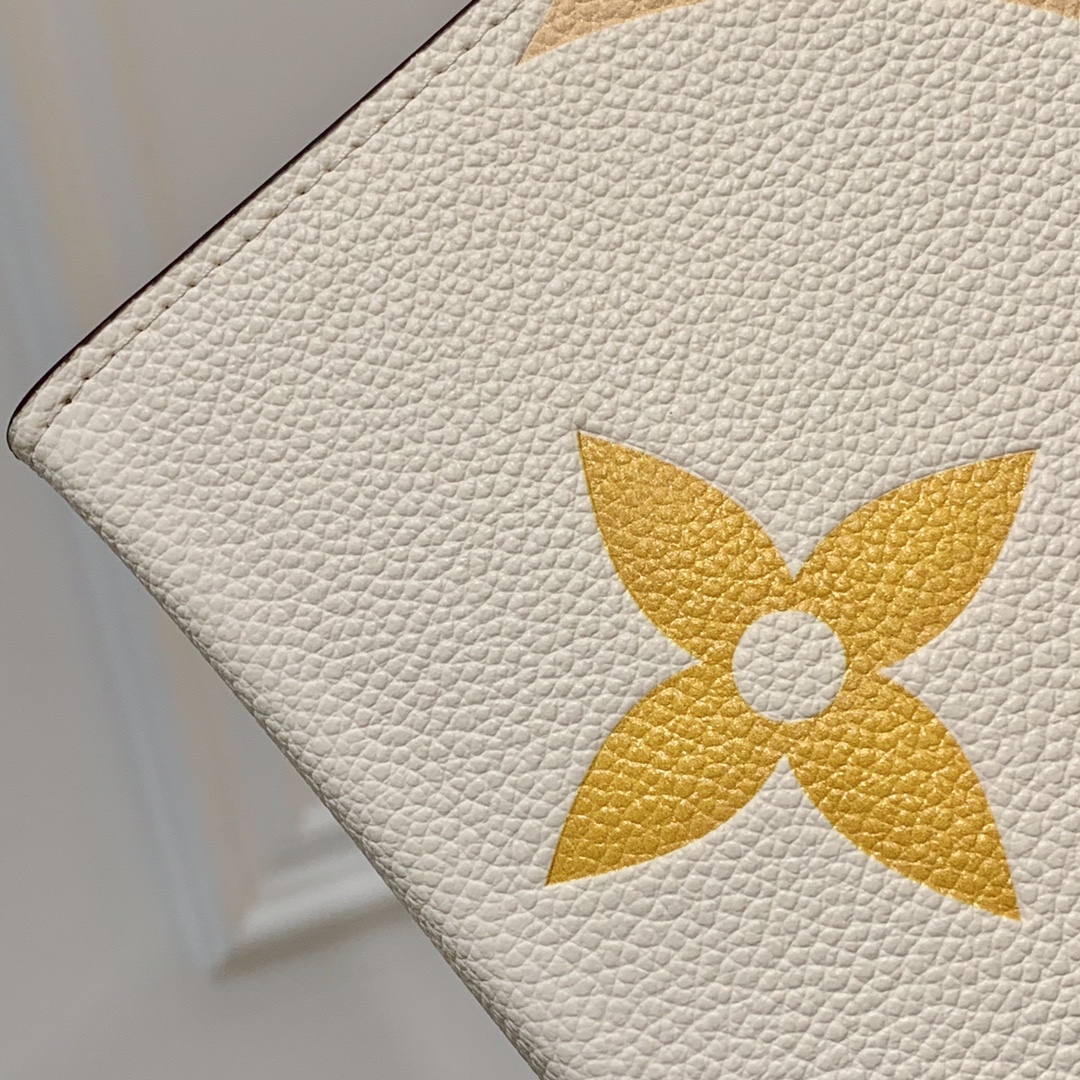 l0*is V*t0n toiletry pouch 26-26*20*5cm