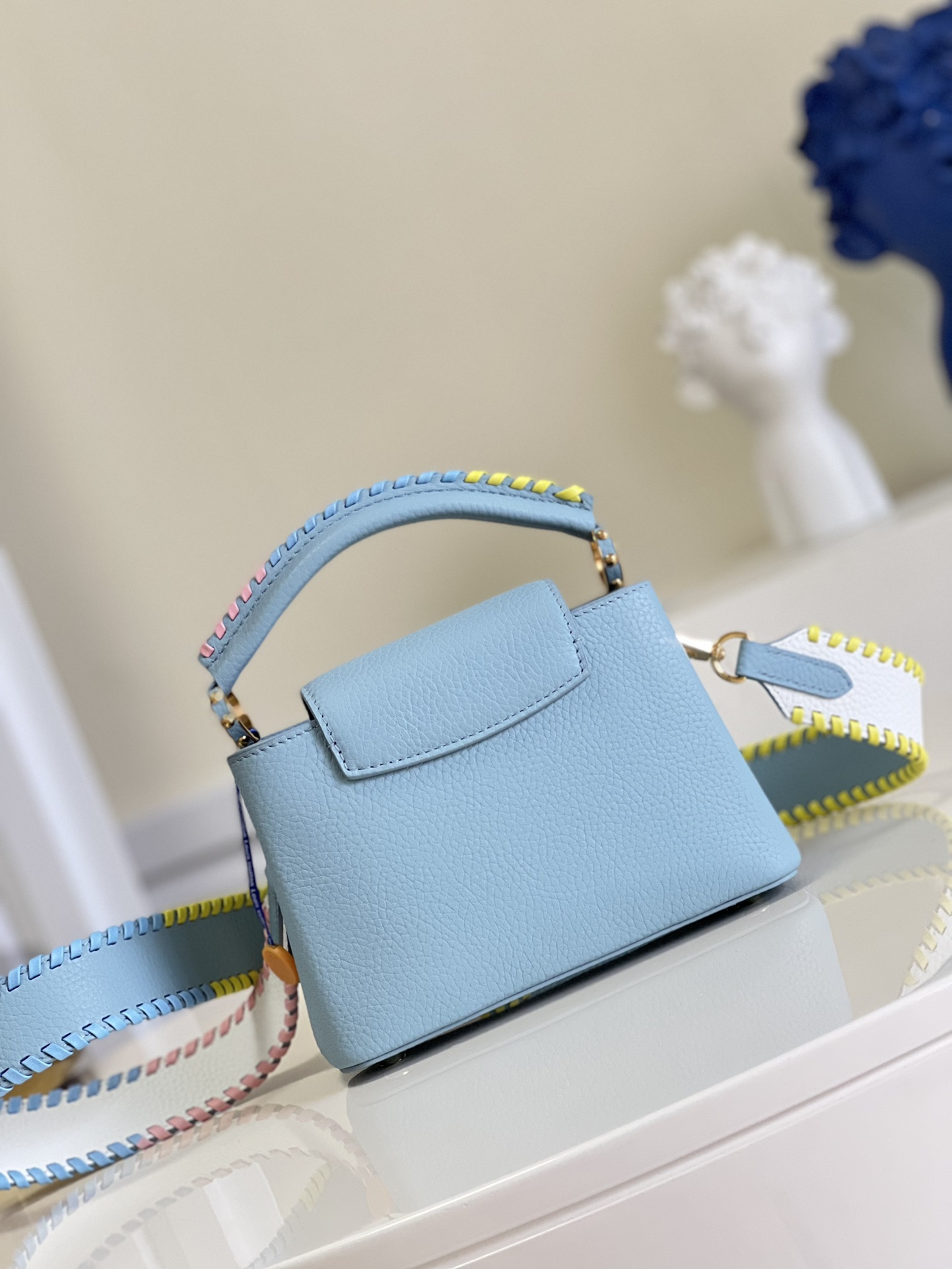 l0*is V*t0n capucines handlebag