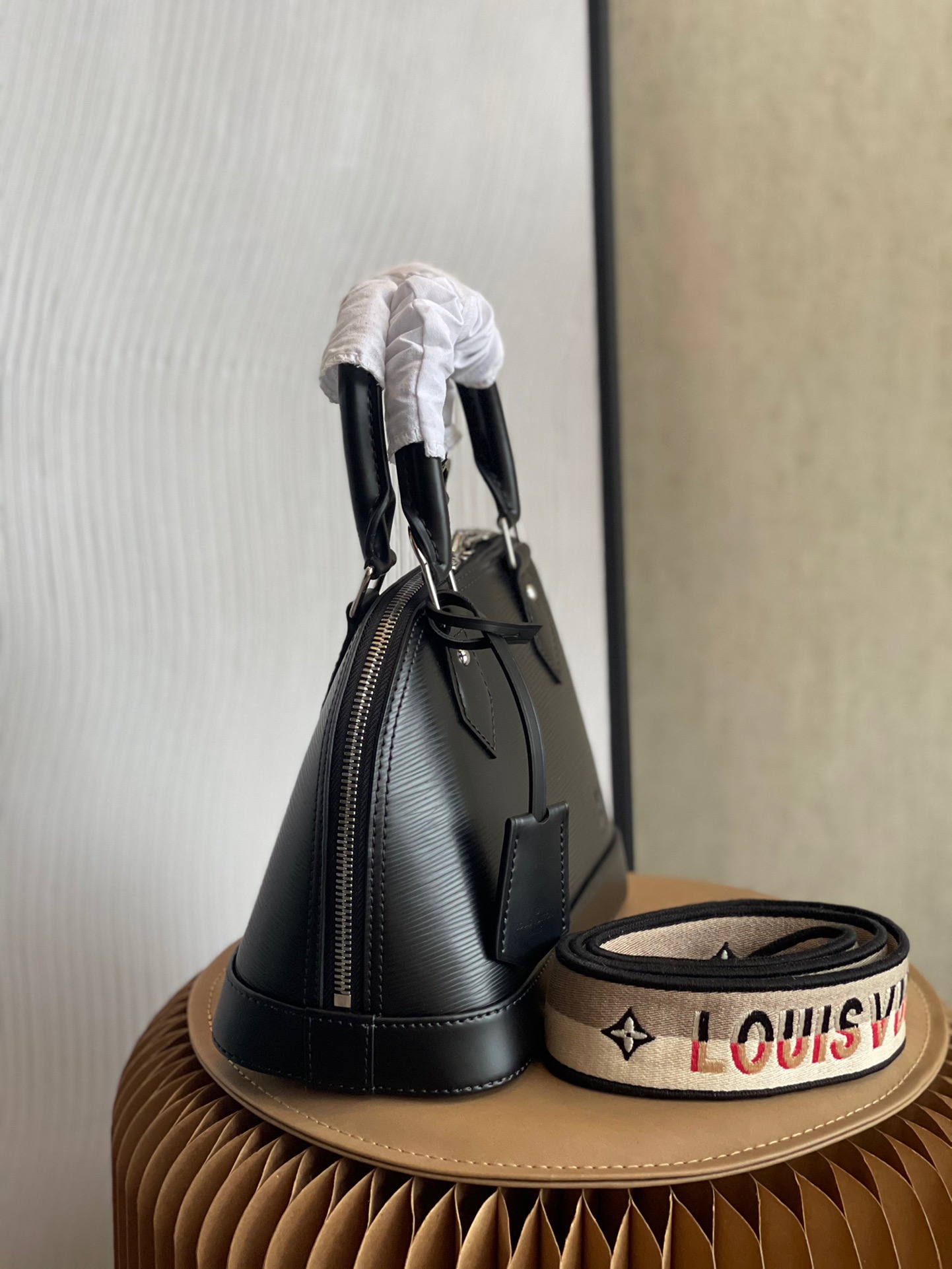 l0*is V*t0n alma bb-25*19*12cm