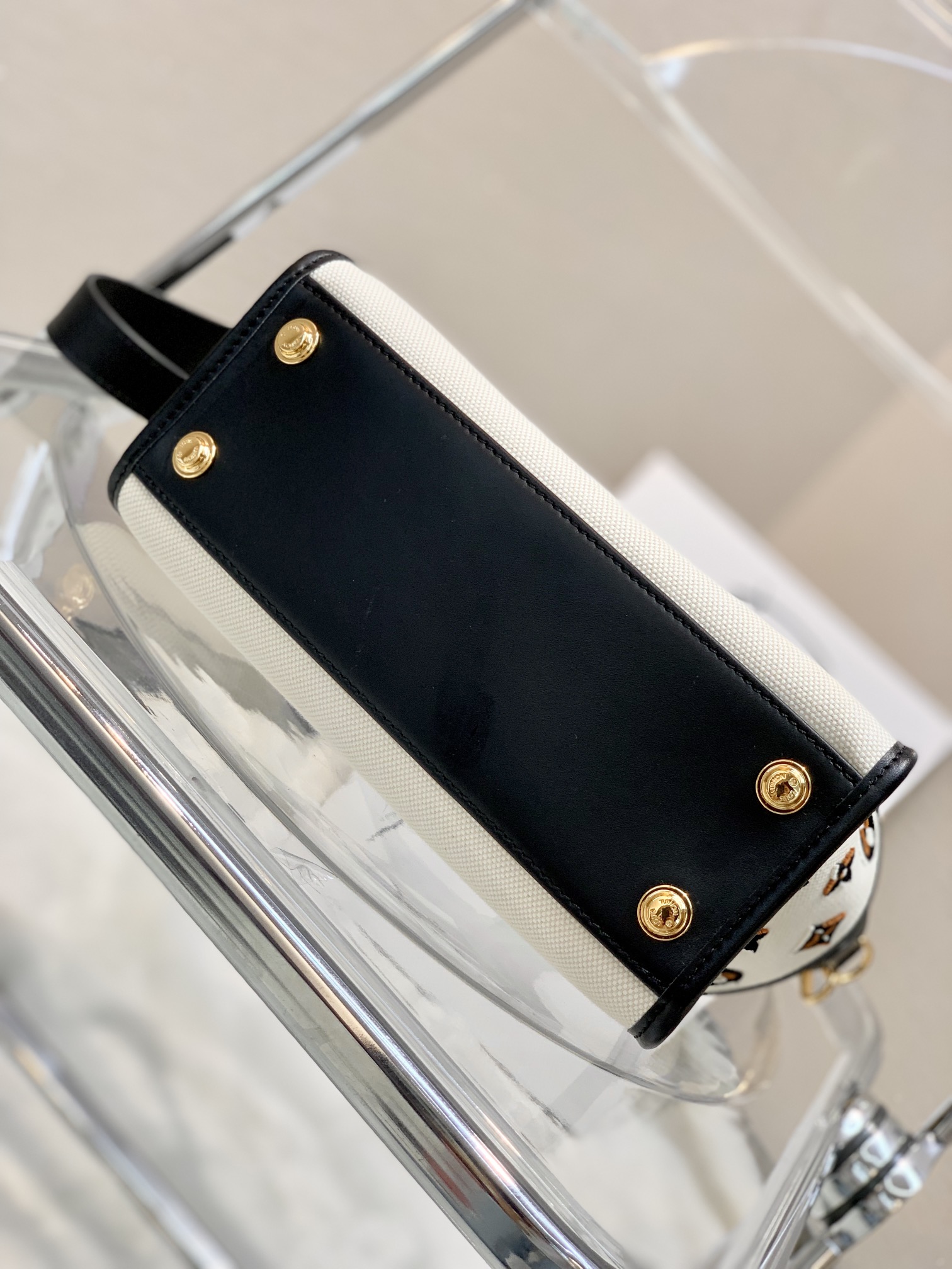 l0*is V*t0n on my side tote bag-25*20*12cm