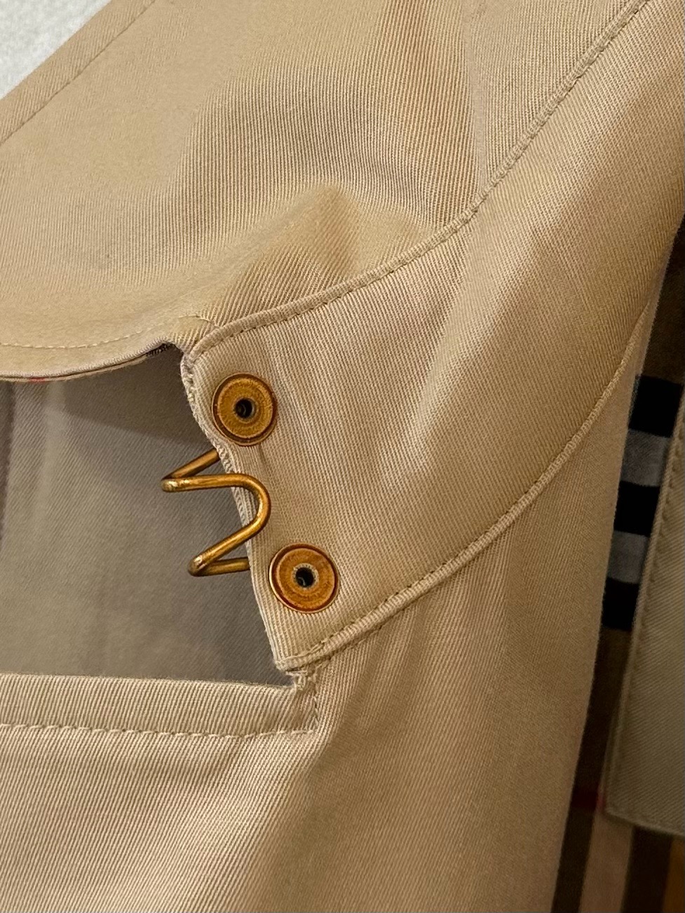 Bv*b*rry The Kensington Trench Coat