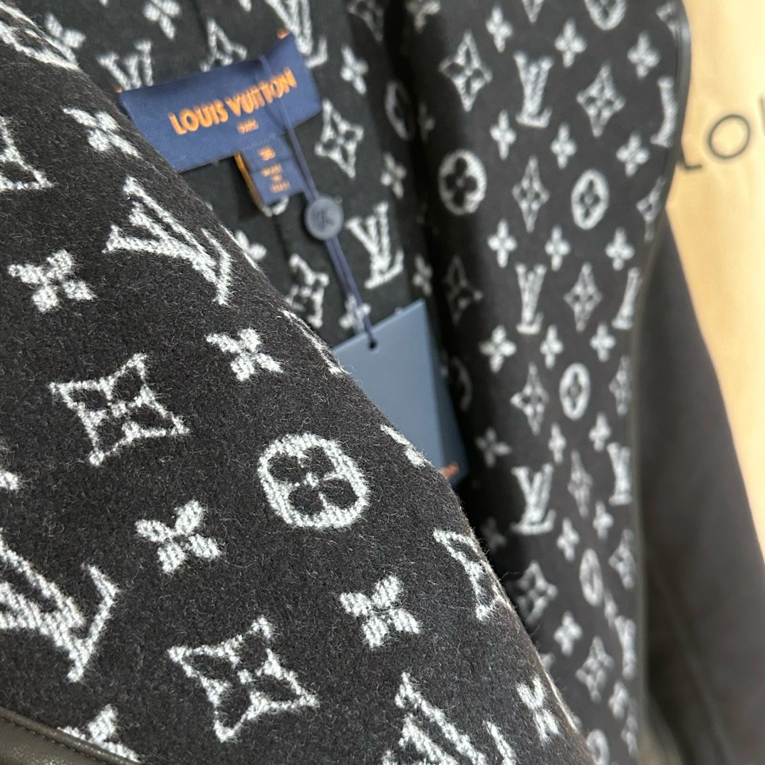 Lou*is Vuitt*on Wool Trench Coat