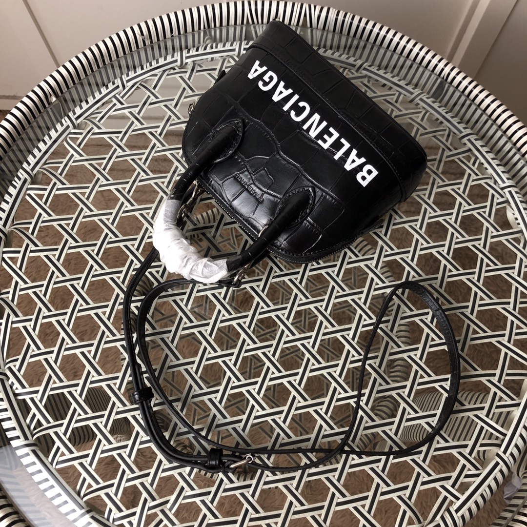 Ba*len*cia*ga ville bag-18x8x16cm