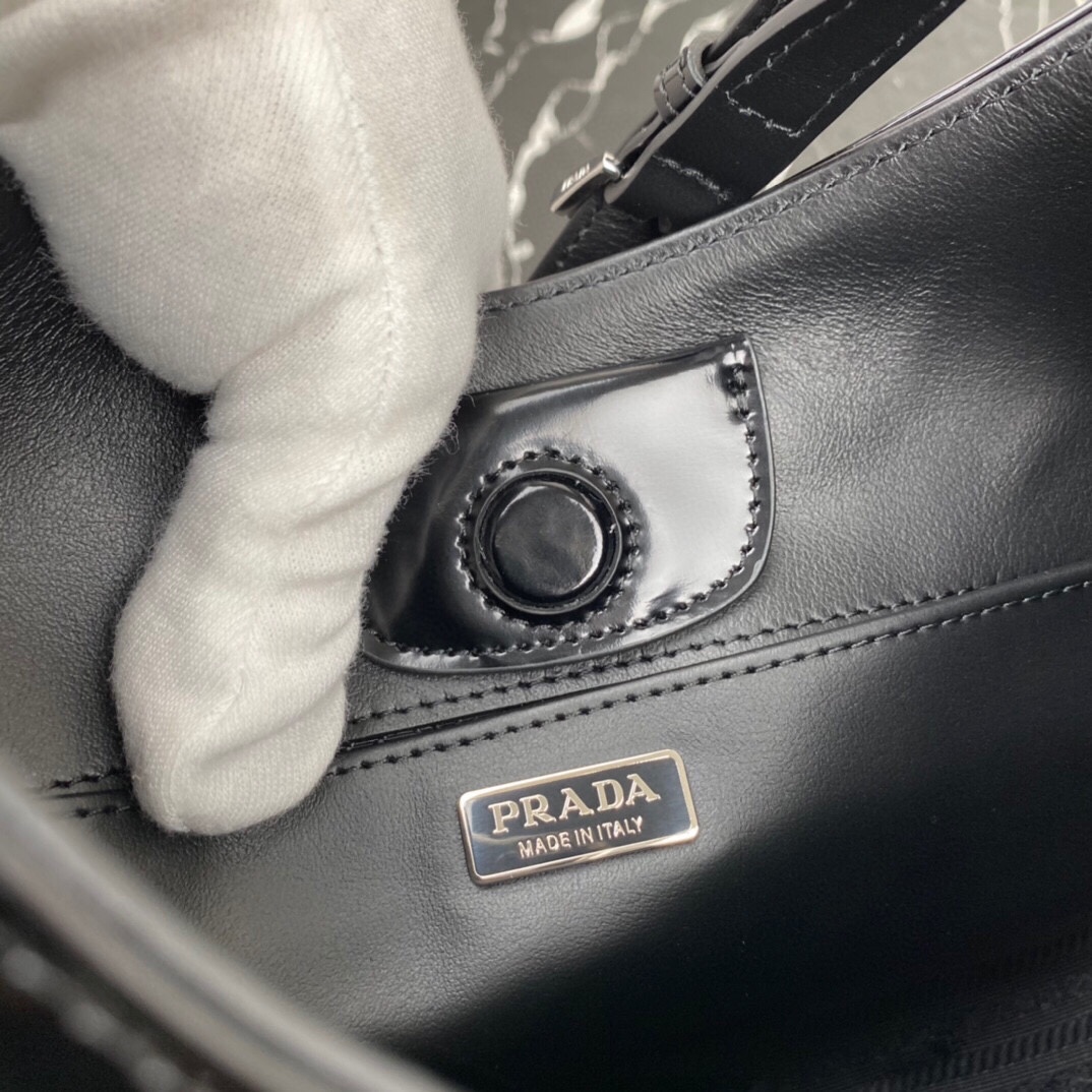 Pra*a cleo handbags-patent leather30x18.5x4cm