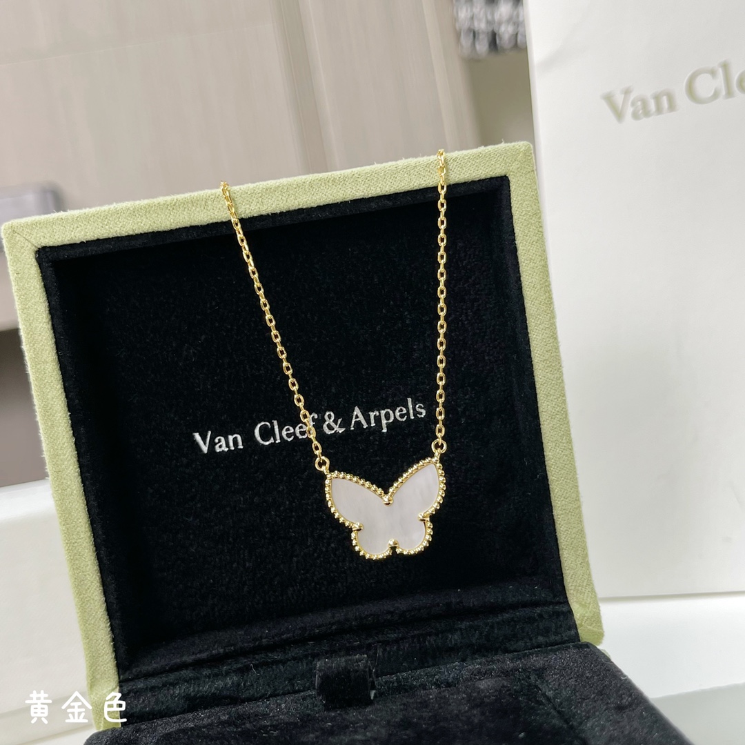 V*N CL*F & arpels necklace