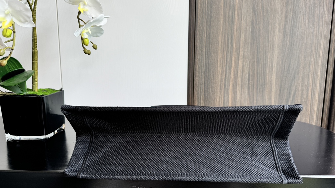 D*or small book tote-36.5cm