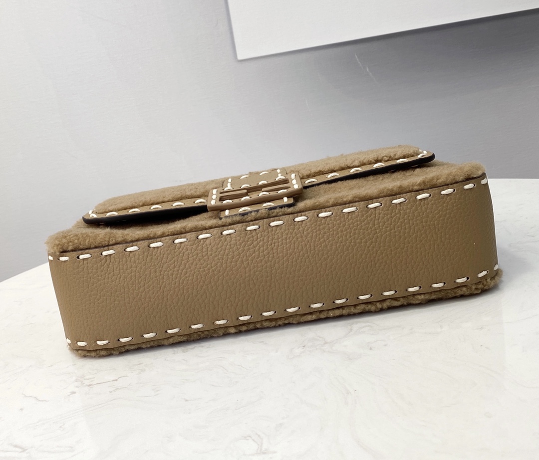 F**di medium baguette bag-27×6×15cm