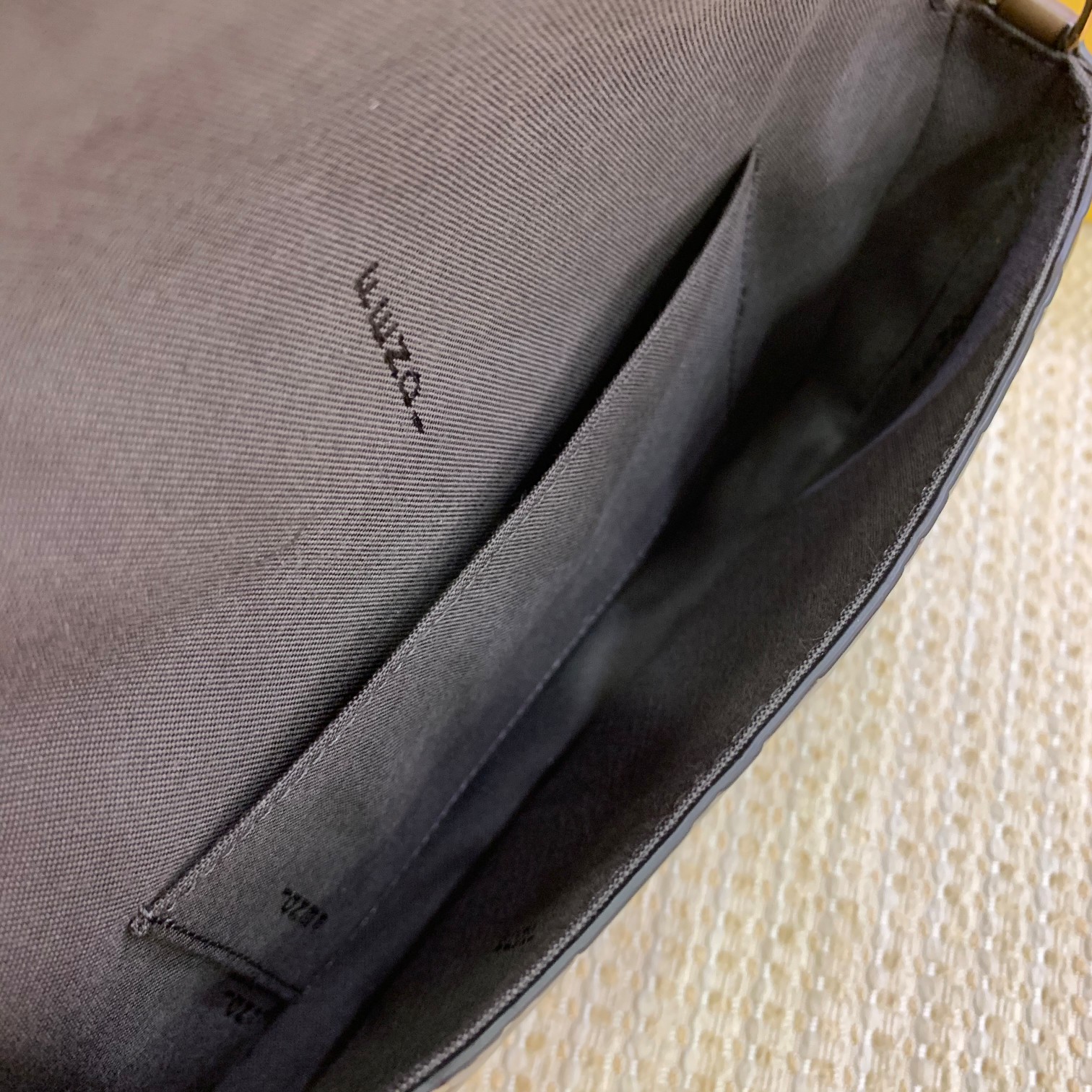 F**di chian bag-22x12x3cm