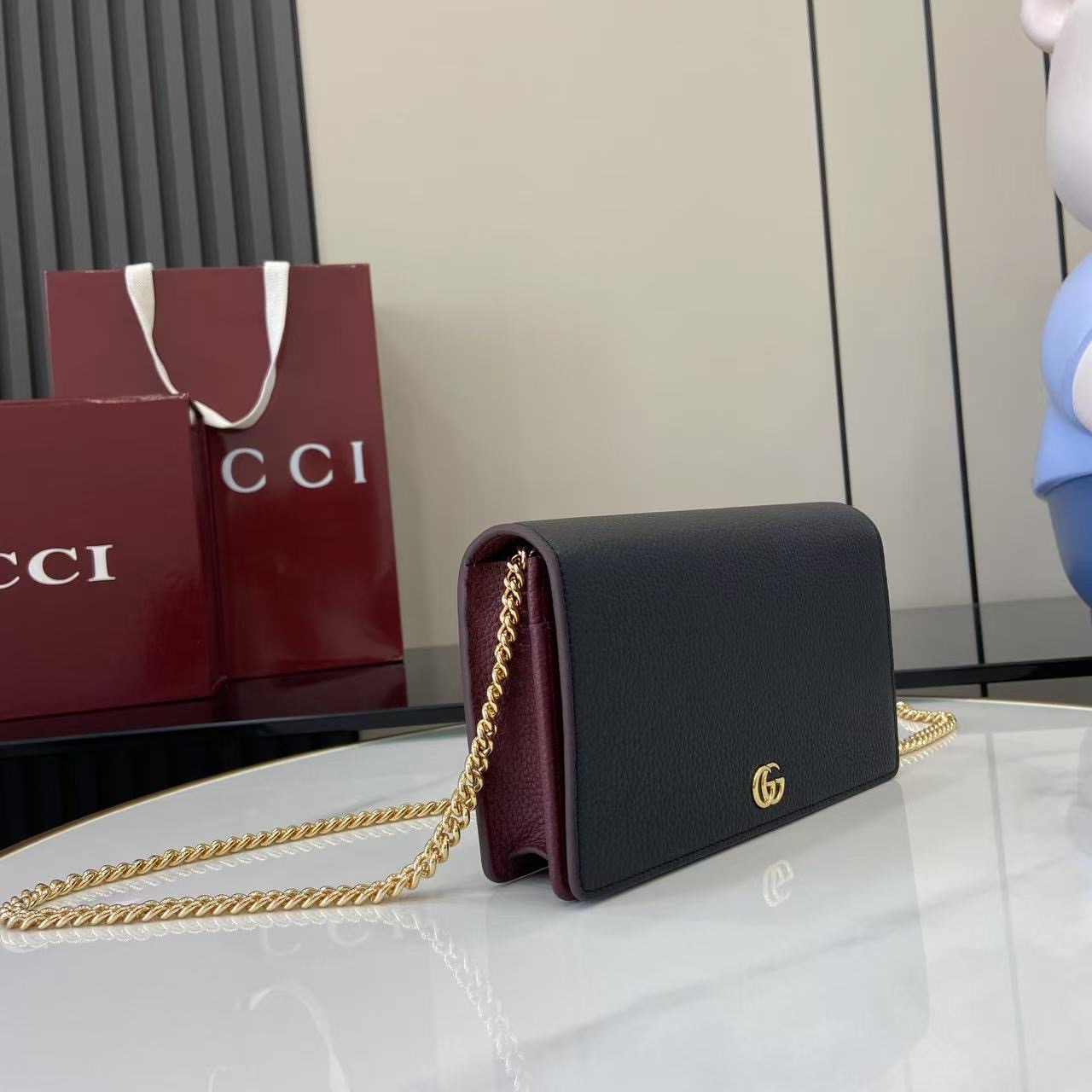 Gvc*1 wallet on chain in black leather-20*12.5*4cm