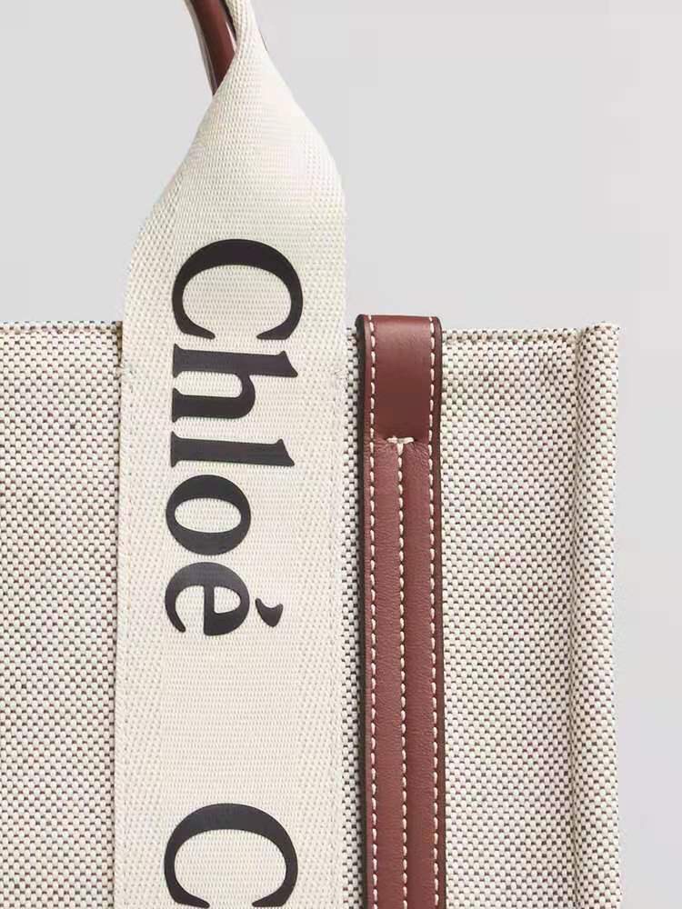 Ch10e woody tote bag