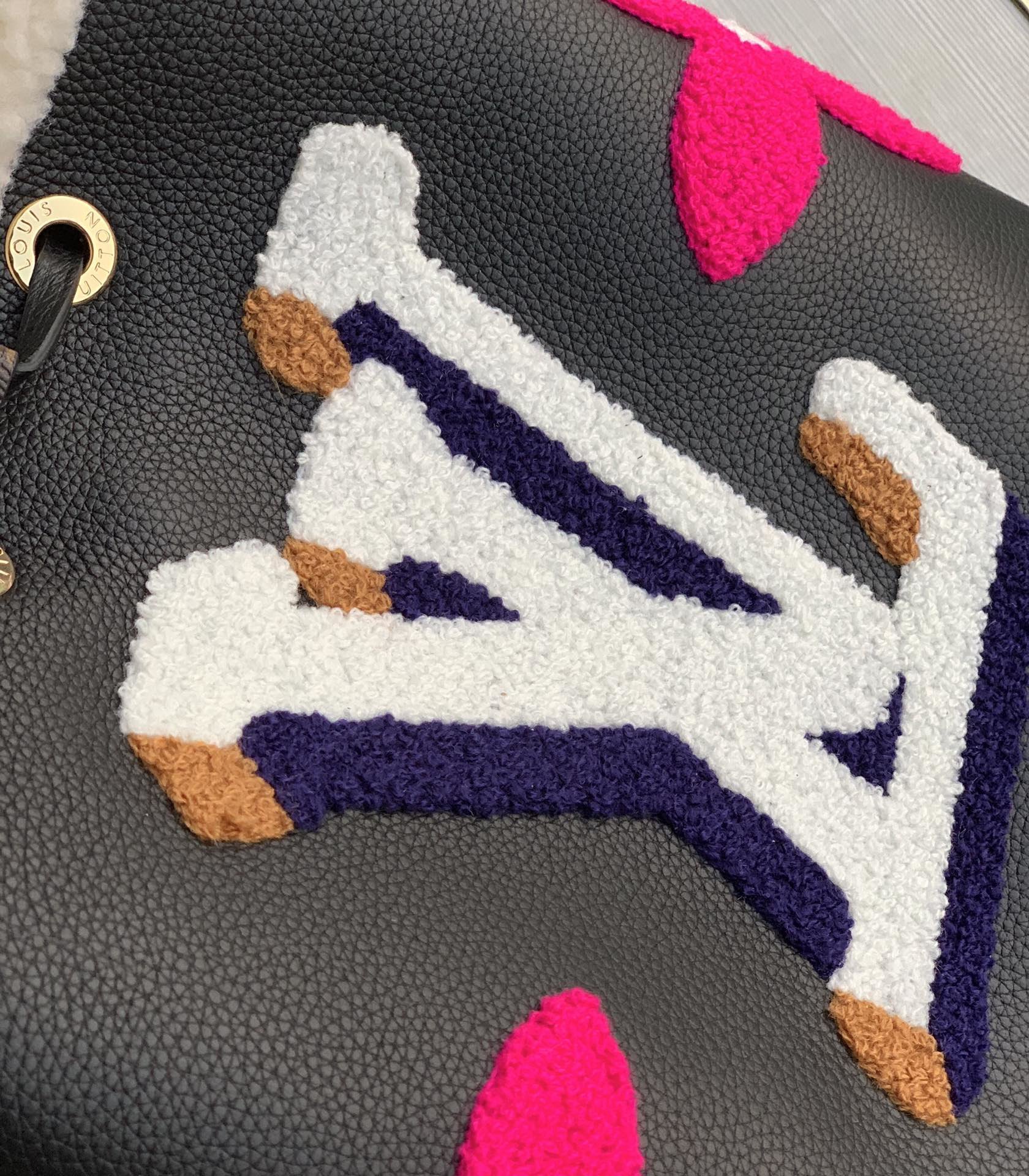 l0*is V*t0n néonoé-26*26*17.5cm