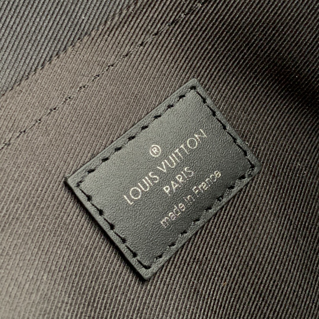 l0*is V*t0n studio messenger bag-23.5* 14*5 cm