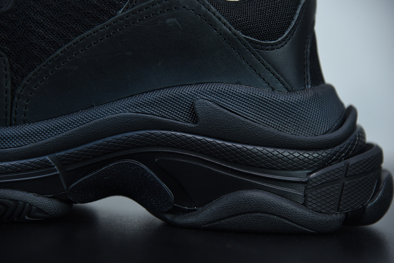 Ba*len*cia*ga triple s