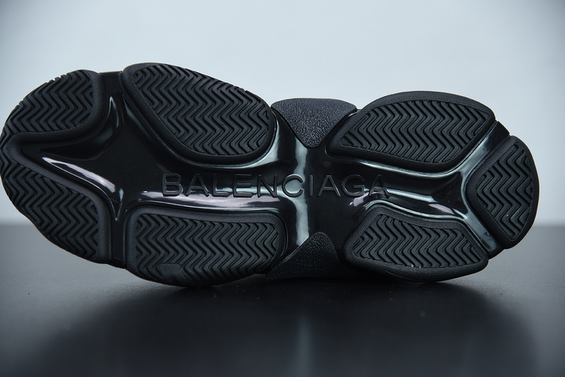 Ba*len*cia*ga triple s