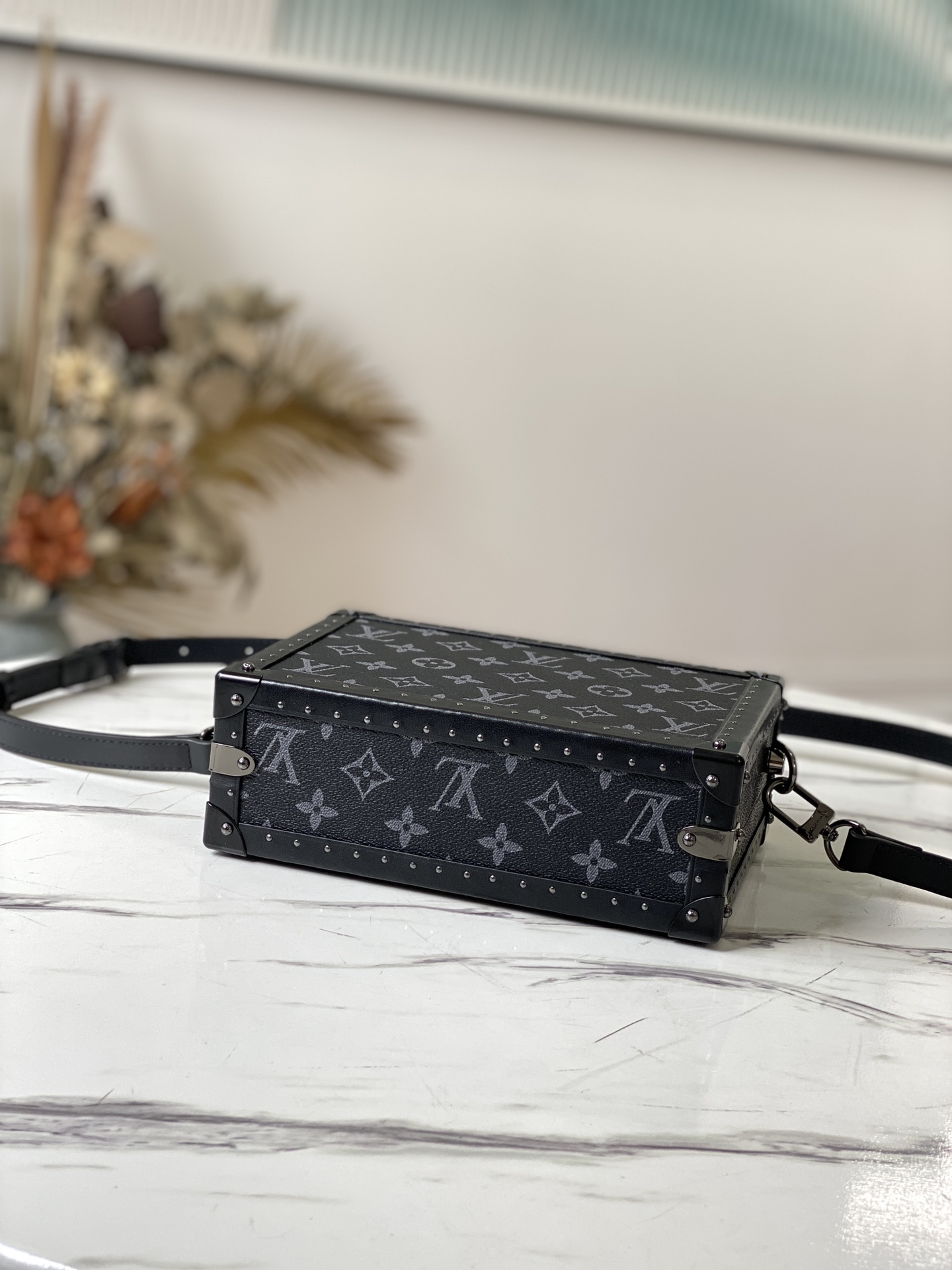 l0*is V*t0n clutch box-24 x 16.5 x 8 cm