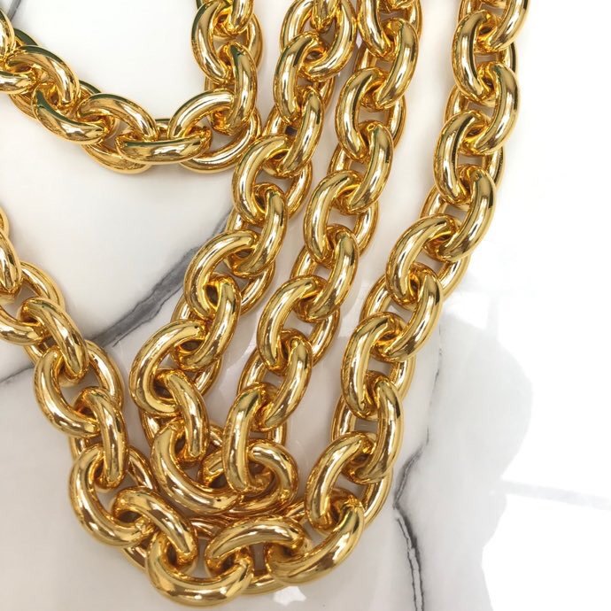 bo*te*ga Ve*ne*ta padded cassette bag-26*18*8cm