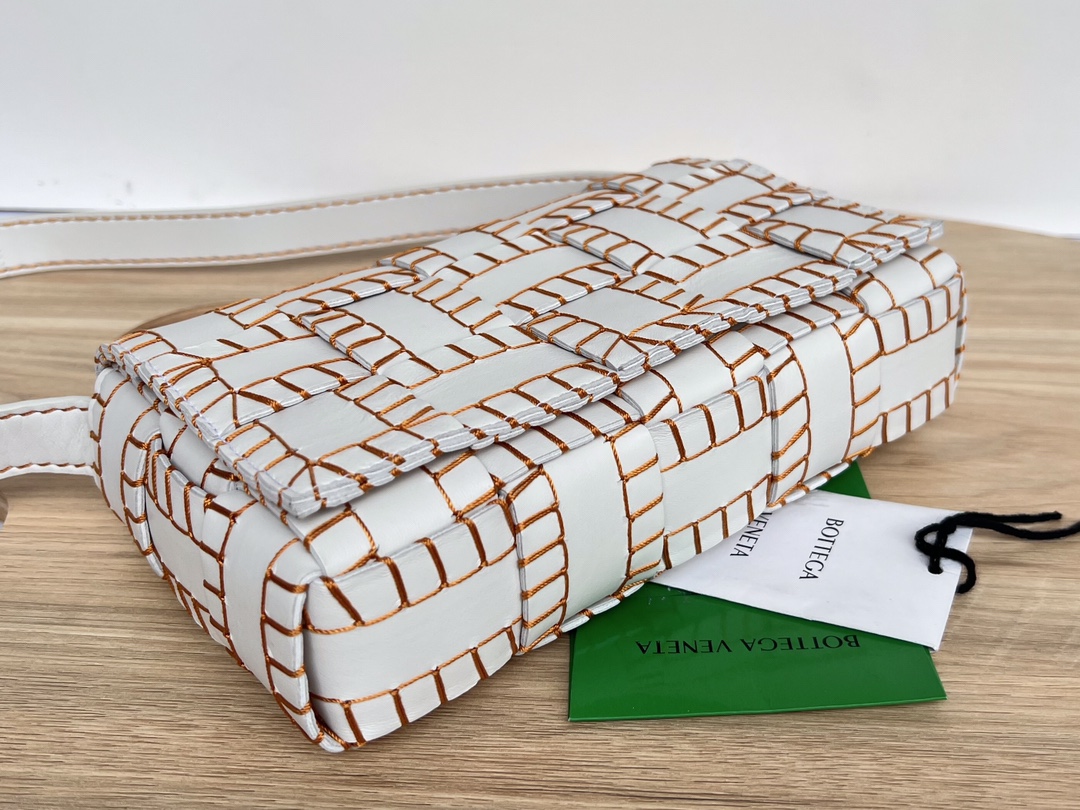 bo*te*ga Ve*ne*ta cassette bag-23x15x6cm