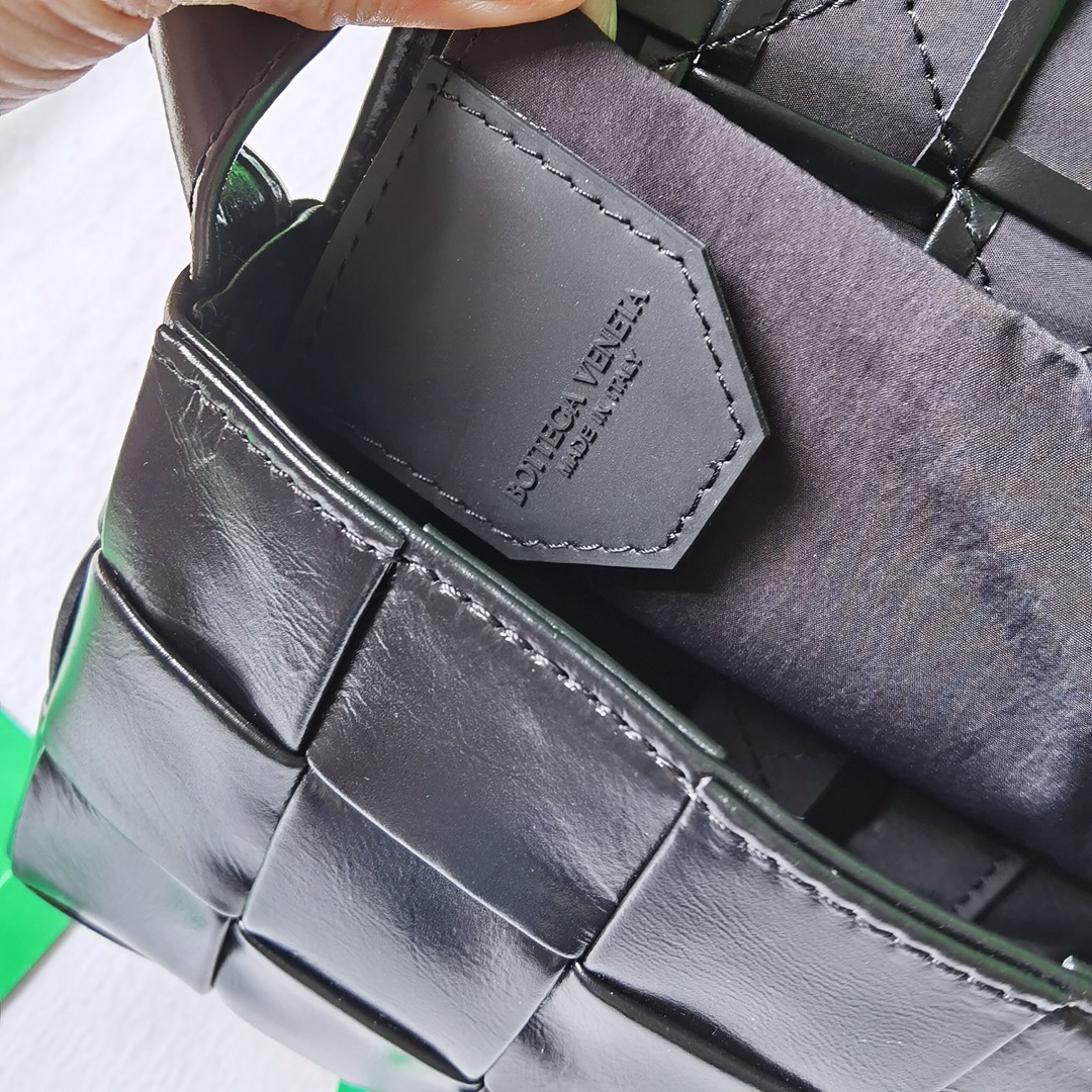 bo*te*ga Ve*ne*ta cassette bag-17.5x10.5x3.5cm