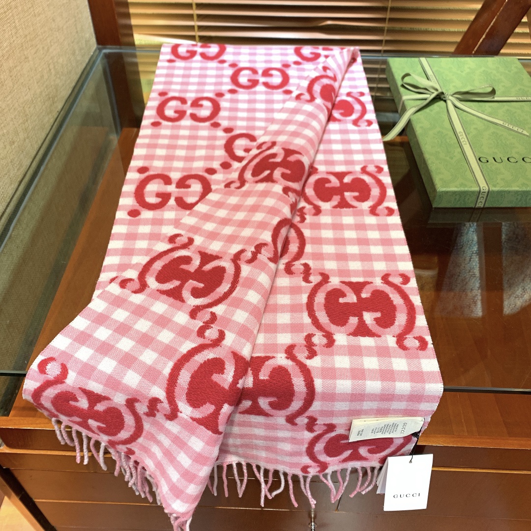 G*u*i scarf-35*240cm