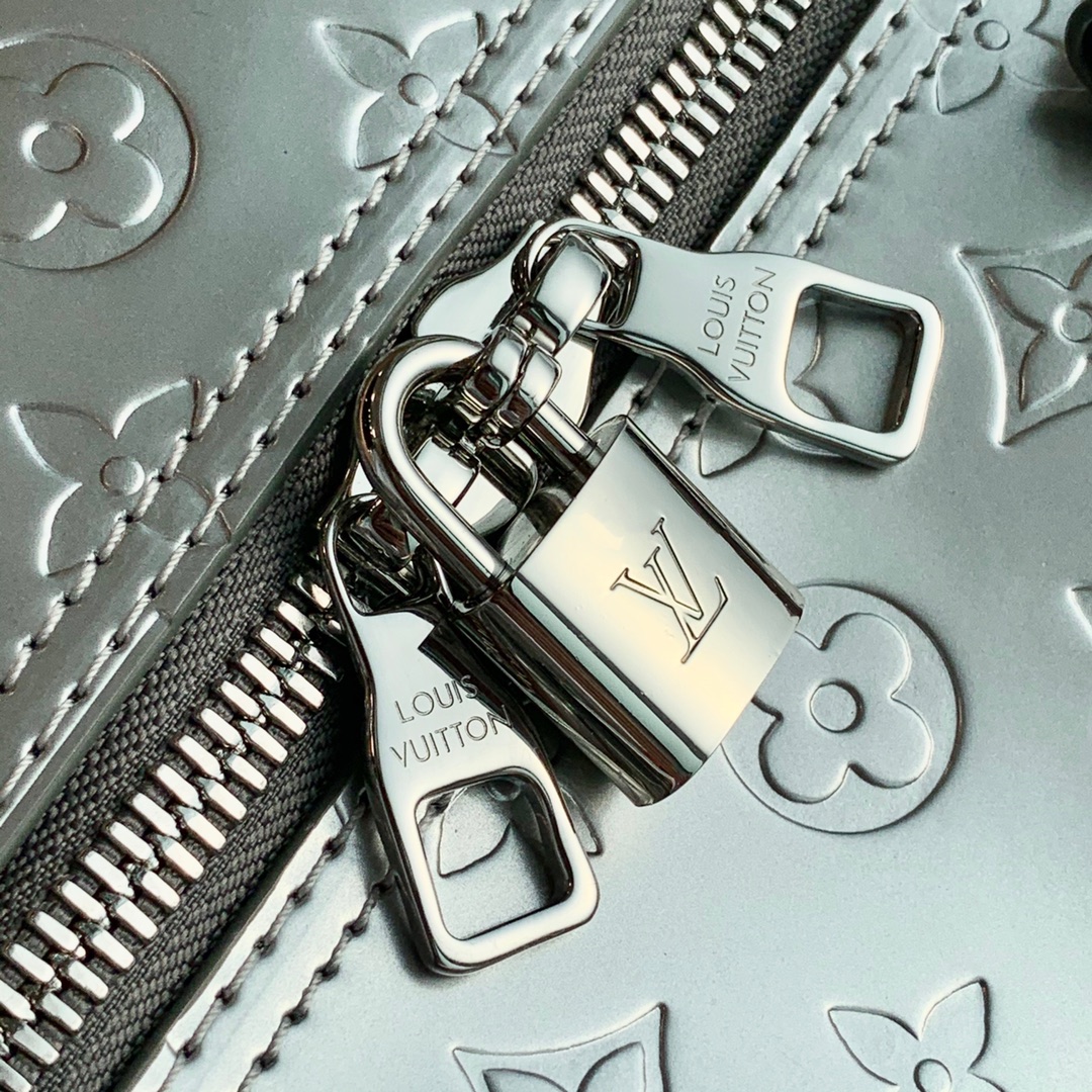 l0*is V*t0n keepall bandouliÈre 50-50 x 29 x 23cm