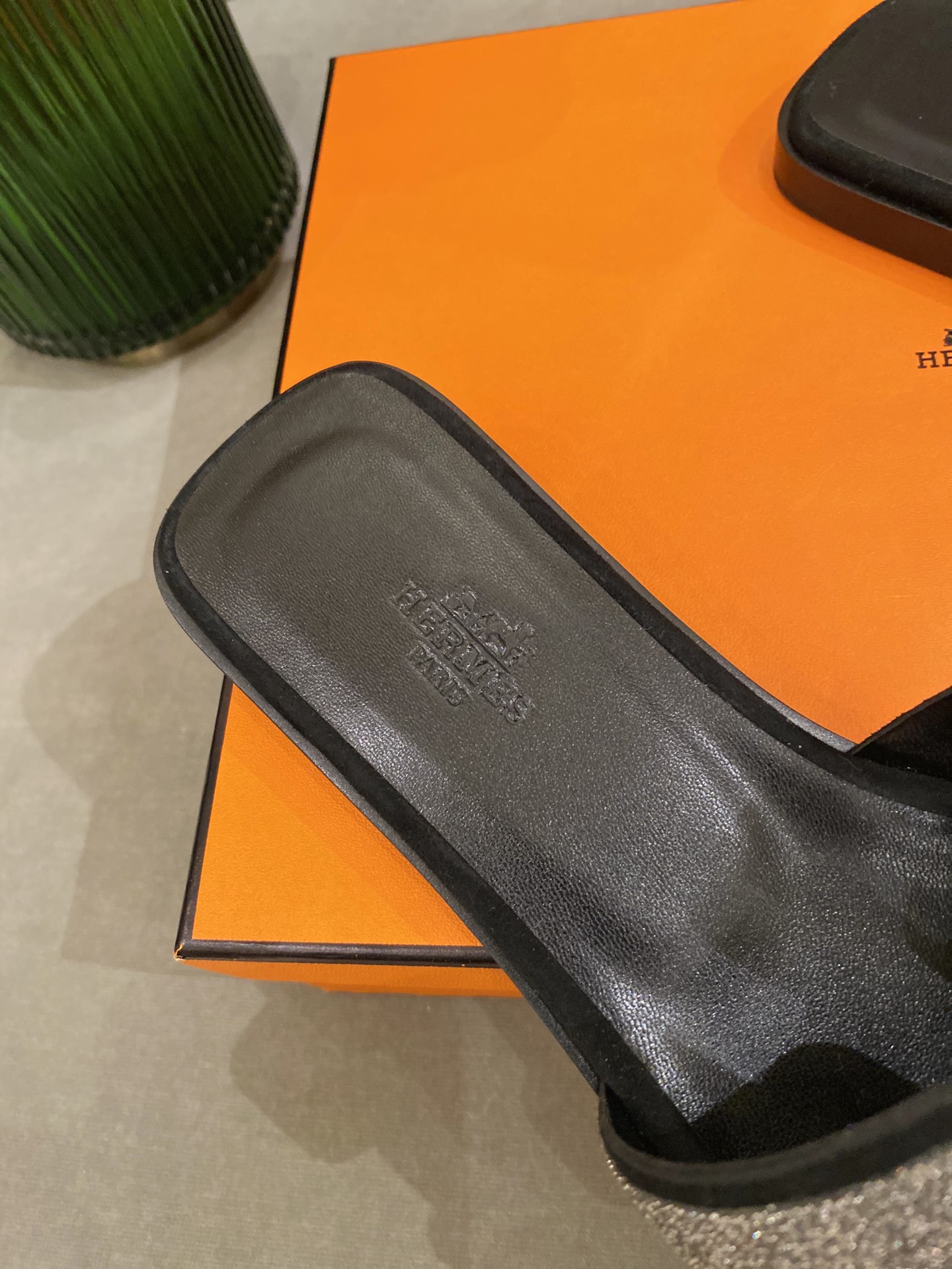 H**mes slippers