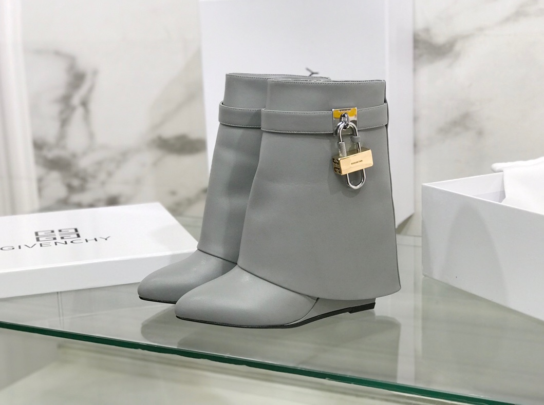 G1uenchy boots(eu35-42)