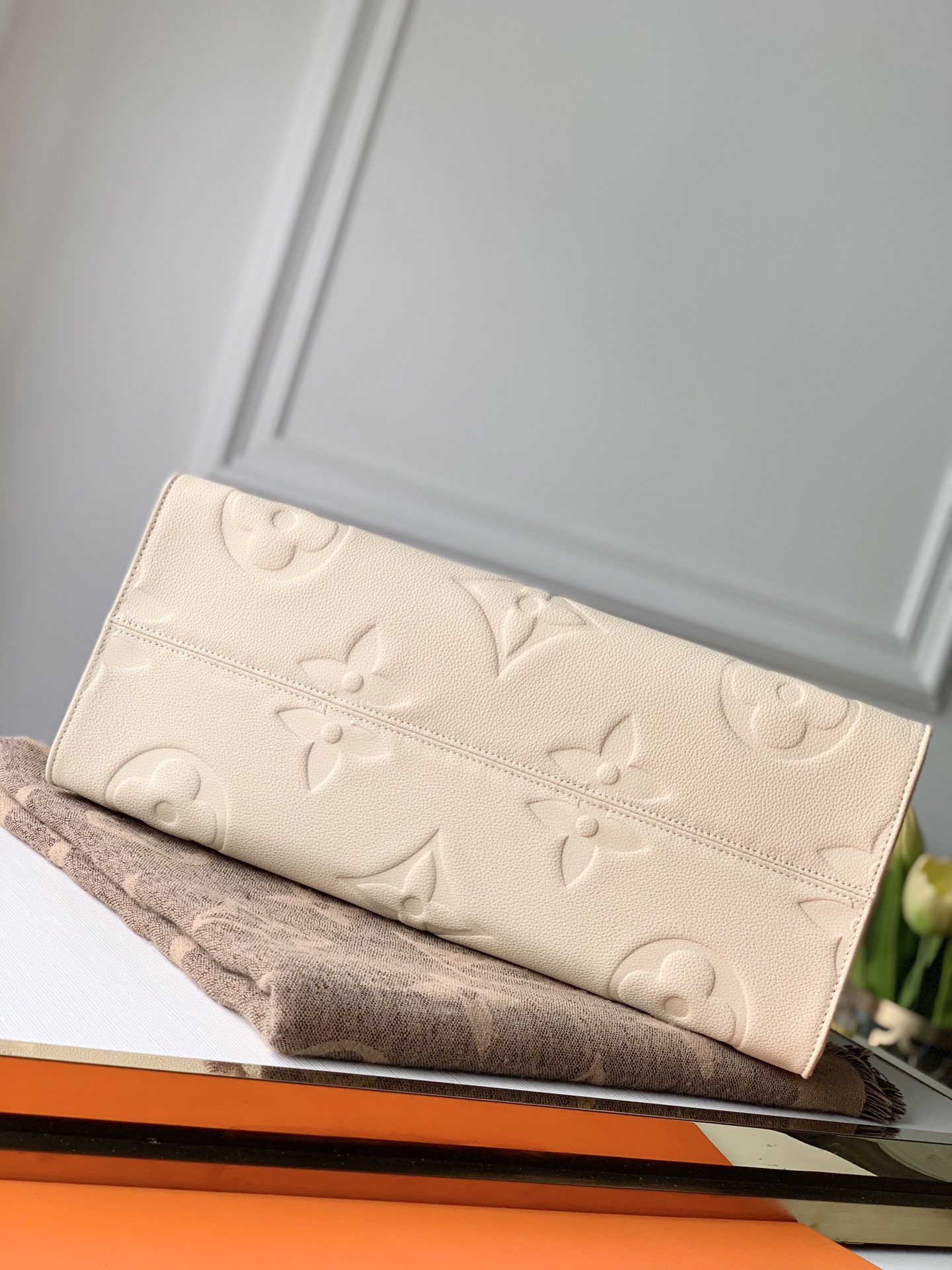 l0*is V*t0n onthego handbag-41*34*19cm