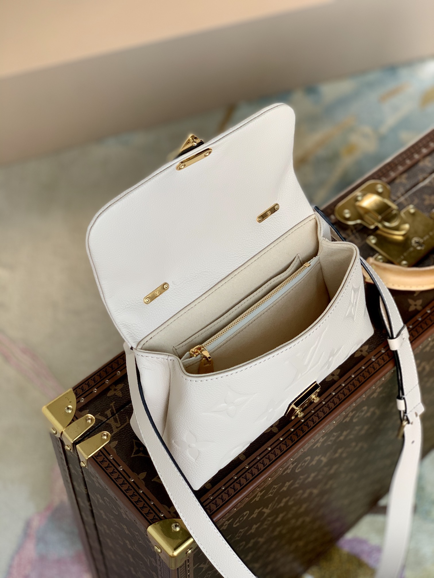 l0*is V*t0n madeleine handbag-30.0 x 19.5 x 11cm